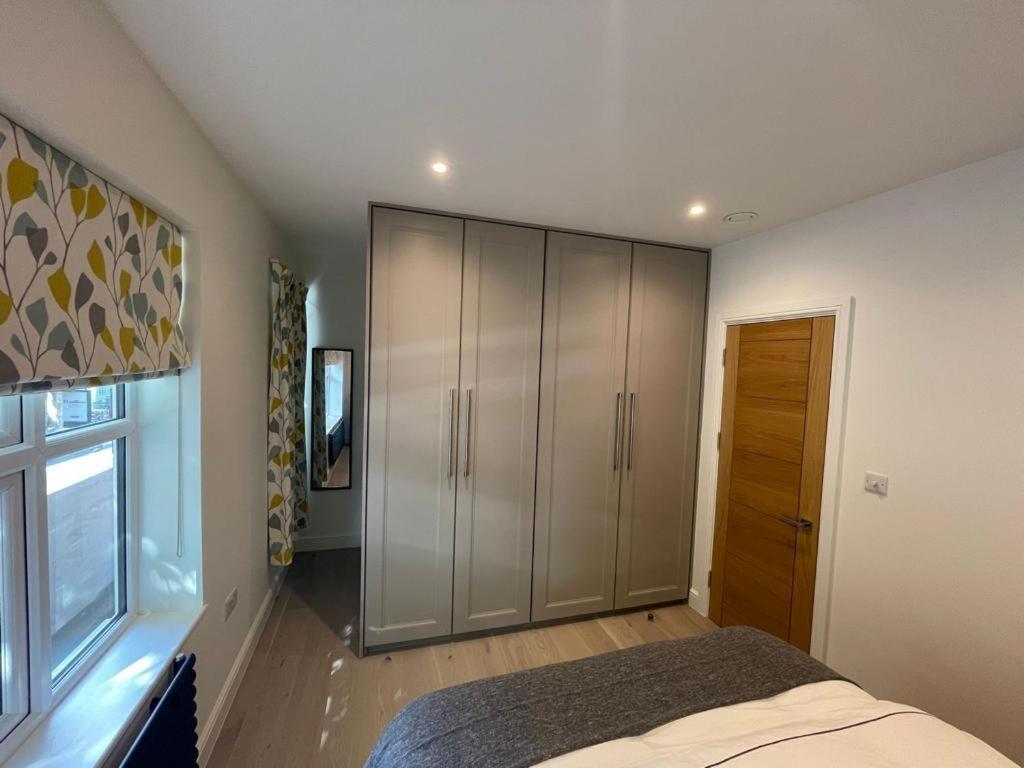 Two Bedroom Apartment - 런던 외부 사진