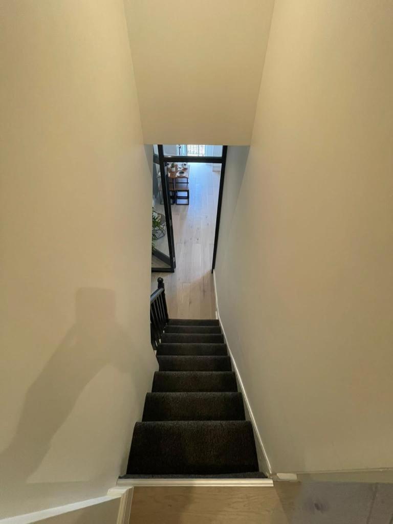 Two Bedroom Apartment - 런던 외부 사진