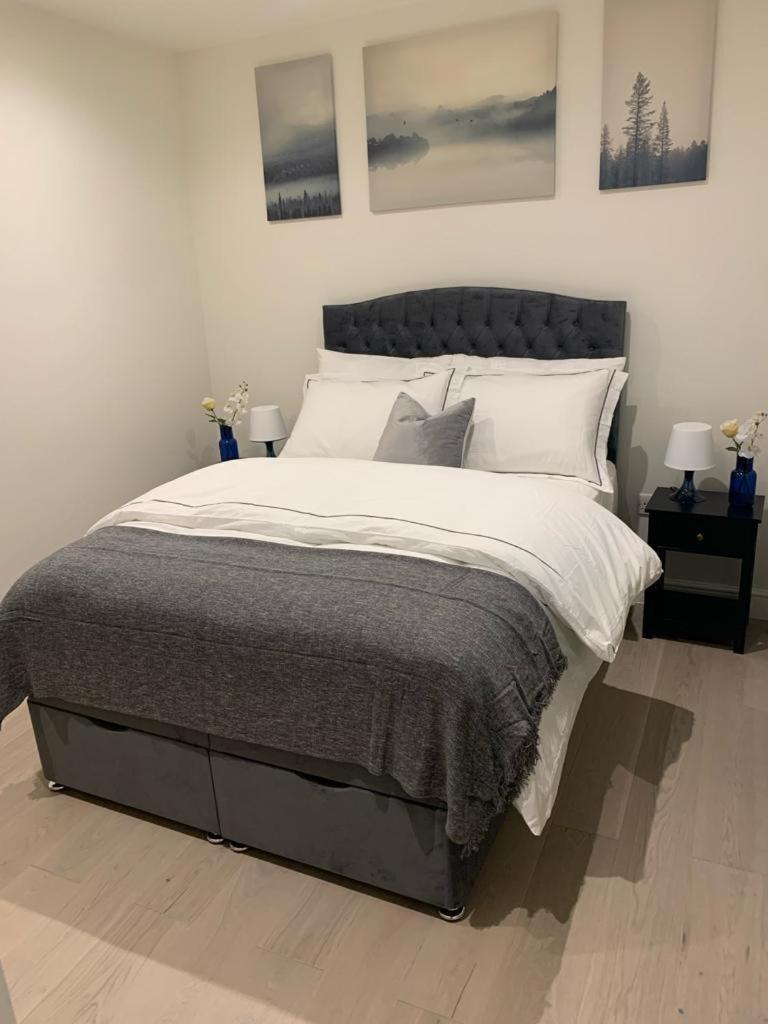 Two Bedroom Apartment - 런던 외부 사진