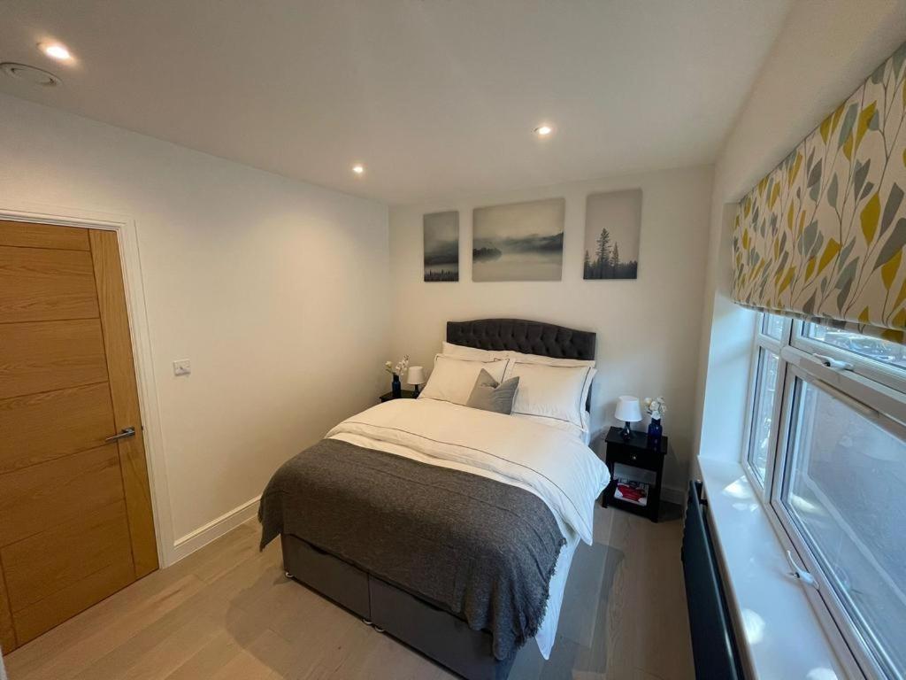 Two Bedroom Apartment - 런던 외부 사진